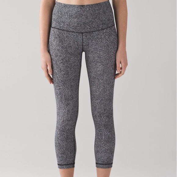 Lululemon Wunder Under Crop (Hi-Rise) 21" in Line Up White Black - Picture 2 of 5